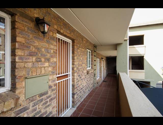 1 BEDROOM APARTMENT FOR SALE IN ROOIHUISKRAAL NORTH
